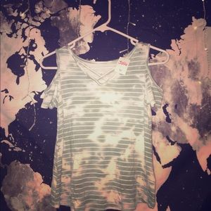 Justice off the shoulder shirt💘